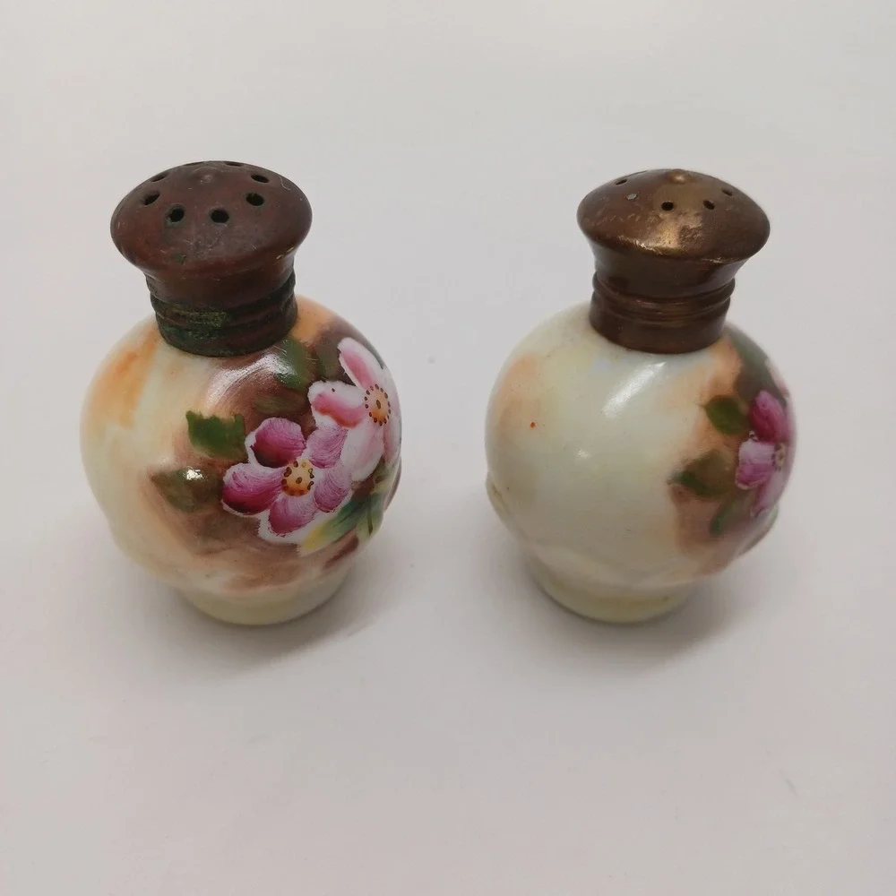 Enesco‎ Vintage Hand Painted Salt and Pepper Shakers Pink Floral Metal Caps
